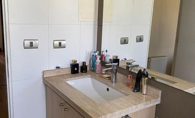 ARRIENDO DEPTO INMEJORABLE UBICACION A PASOS DE METRO SIMON BOLIVAR