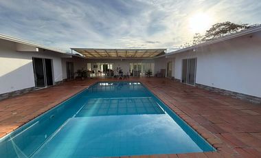 MODERNA CASA CAMPESTRE EN BALMORAL