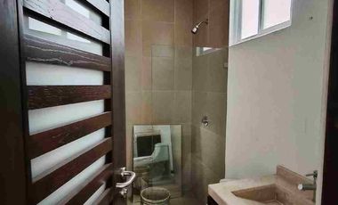 Casa en venta por menos de 5millones de pesos al Sur de Morelia en Altozano en el fraccionamiento Rincón de la montaña de tres recamaras frente al tecnológico de Monterrey.