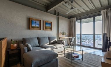 Departamento con terraza, vistas y suite independiente en Loma Dorada