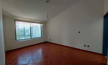 CASA EN RENTA EN EL JACAL, QRO. CERCA DEL HOSPITAL SAN JOSÉ