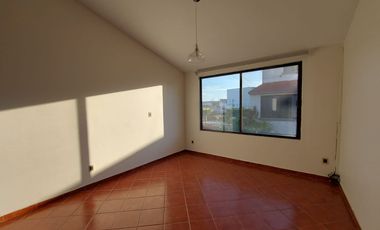 CASA EN RENTA EN EL JACAL, QRO. CERCA DEL HOSPITAL SAN JOSÉ