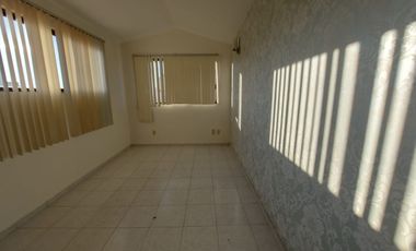 CASA EN RENTA EN EL JACAL, QRO. CERCA DEL HOSPITAL SAN JOSÉ