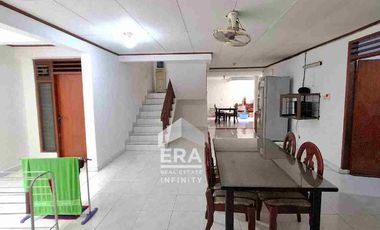 Grogol Tawakal raya Rumah lama hitung tanah, bangunan masih kokoh dan terawat, jalan lebar, jual BU