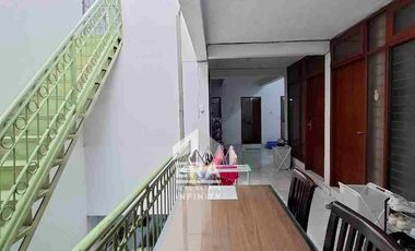 Grogol Tawakal raya Rumah lama hitung tanah, bangunan masih kokoh dan terawat, jalan lebar, jual BU