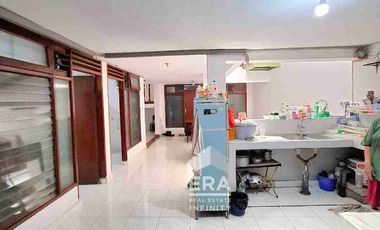 Grogol Tawakal raya Rumah lama hitung tanah, bangunan masih kokoh dan terawat, jalan lebar, jual BU