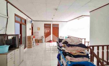 Grogol Tawakal raya Rumah lama hitung tanah, bangunan masih kokoh dan terawat, jalan lebar, jual BU