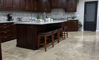 Casa en Venta LOMAS DEL ROBLE  Casa de Lujo en Esquina puede venderse totalmente amueblada