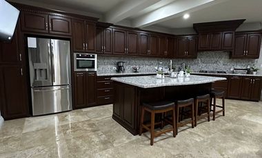 Casa en Venta LOMAS DEL ROBLE  Casa de Lujo en Esquina puede venderse totalmente amueblada