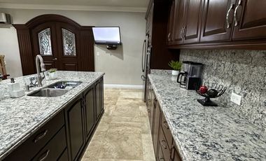 Casa en Venta LOMAS DEL ROBLE  Casa de Lujo en Esquina puede venderse totalmente amueblada