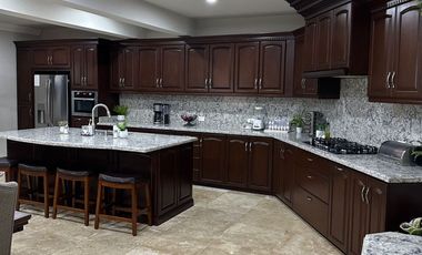 Casa en Venta LOMAS DEL ROBLE  Casa de Lujo en Esquina puede venderse totalmente amueblada