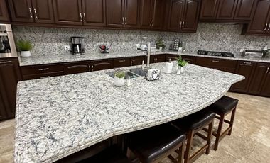 Casa en Venta LOMAS DEL ROBLE  Casa de Lujo en Esquina puede venderse totalmente amueblada