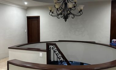 Casa en Venta LOMAS DEL ROBLE  Casa de Lujo en Esquina puede venderse totalmente amueblada