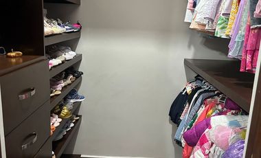 Casa en Venta LOMAS DEL ROBLE  Casa de Lujo en Esquina puede venderse totalmente amueblada