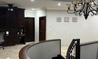 Casa en Venta LOMAS DEL ROBLE  Casa de Lujo en Esquina puede venderse totalmente amueblada