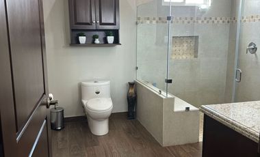 Casa en Venta LOMAS DEL ROBLE  Casa de Lujo en Esquina puede venderse totalmente amueblada