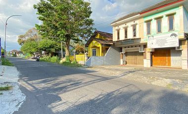 Di Jual Ruko 2 Lantai Strategis, Prospektiv Area Jalan Raya Turi Trimulyo Sleman
