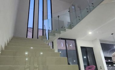 CASA CON TERRAZA EN VENTA 314 M2 TERRENO PRECIO OPORTUNIDAD ZONA CAPITAL NORTE