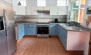 VENDO MUY AMPLIA Y COMODA CASA EN LA DEL VALLE  ATRAS DE LIVERPOOL INSURGENTES