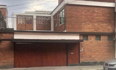 VENDO MUY AMPLIA Y COMODA CASA EN LA DEL VALLE  ATRAS DE LIVERPOOL INSURGENTES