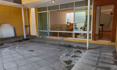 VENDO MUY AMPLIA Y COMODA CASA EN LA DEL VALLE  ATRAS DE LIVERPOOL INSURGENTES