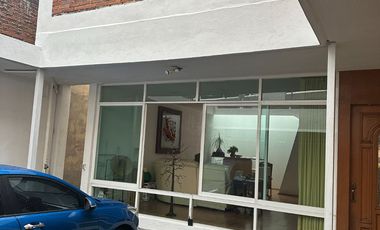 VENDO MUY AMPLIA Y COMODA CASA EN LA DEL VALLE  ATRAS DE LIVERPOOL INSURGENTES