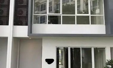 Town House Puri Mansion Mewah Siap Huni 2 Lantai Jakarta Barat
