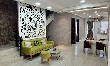 Town House Puri Mansion Mewah Full Furnished 2 Lantai Jakarta Barat