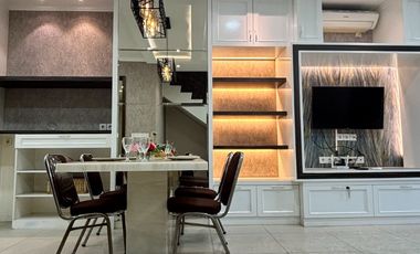 Town House Puri Mansion Mewah Full Furnished 2 Lantai Jakarta Barat