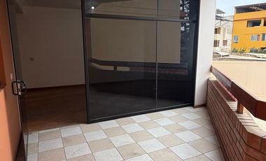 VENTA DE DEPARTAMENTO 3° PISO URB. STA. EDELMIRA.