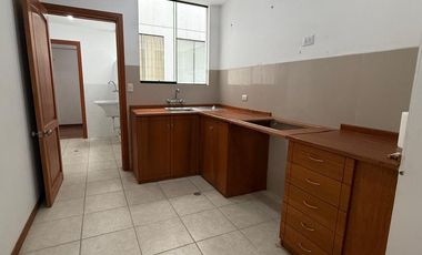 VENTA DE DEPARTAMENTO 3° PISO URB. STA. EDELMIRA.