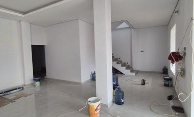 Bangunan Kantor Lokasi Strategis Dekat RS Bedah Adelia Banguntapan, Bantul