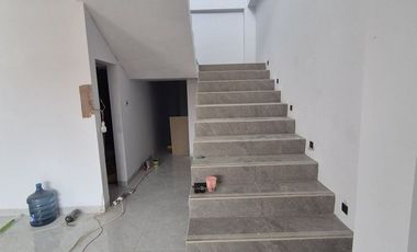 Bangunan Kantor Lokasi Strategis Dekat RS Bedah Adelia Banguntapan, Bantul