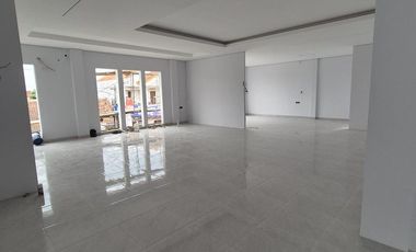 Bangunan Kantor Lokasi Strategis Dekat RS Bedah Adelia Banguntapan, Bantul