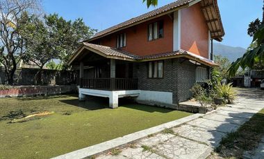 Villa Mewah di Kota Garut Pemandangan Indah & Udara Sejuk Pegunungan SHM IMB Ready dekat Hotel Santika Dekat Alun Alun Tarogong Pusat Kota Garut