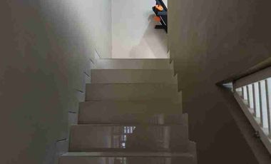 ruko di kawasan perumahan dekat mainroad ga sampe 1m!