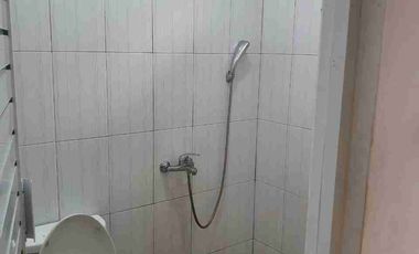 ruko di kawasan perumahan dekat mainroad ga sampe 1m!