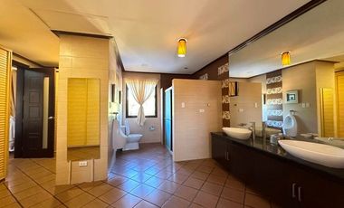 FOR SALE MASSIVE WELL MAINTAINED HOUSE IN BF HOMES