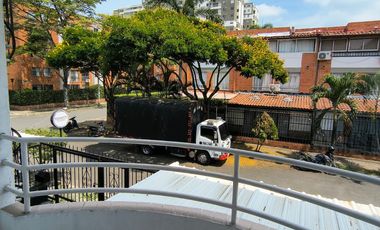 ALQUILO EXCELENTE CASA TRIPLANTA AL SUR DE CALI EN CALI CANTO.