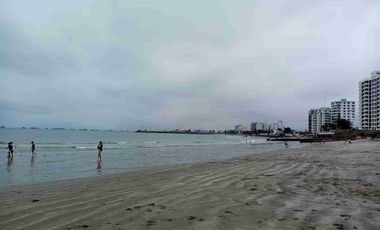 SALINAS, HERMOSO SOLAR A 300 METROS DEL MAR  , ZONA DE ALTA PLUSVALIA , CALLES PAVIMENTADAS