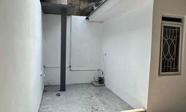 di sewakan rumah di boulevard di metland cileungsi cibubur cocok untuk sekalian untuk usaha