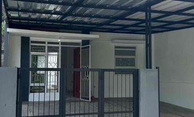 di sewakan rumah di boulevard di metland cileungsi cibubur cocok untuk sekalian untuk usaha