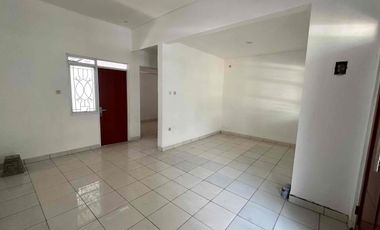 di sewakan rumah di boulevard di metland cileungsi cibubur cocok untuk sekalian untuk usaha