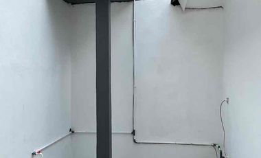 di sewakan rumah di boulevard di metland cileungsi cibubur cocok untuk sekalian untuk usaha