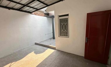 di sewakan rumah di boulevard di metland cileungsi cibubur cocok untuk sekalian untuk usaha