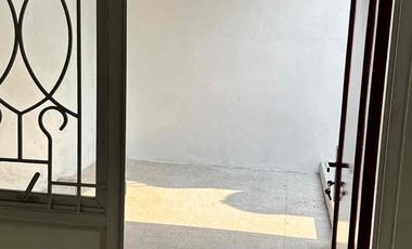 di sewakan rumah di boulevard di metland cileungsi cibubur cocok untuk sekalian untuk usaha