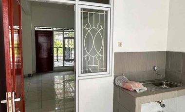 di sewakan rumah di boulevard di metland cileungsi cibubur cocok untuk sekalian untuk usaha
