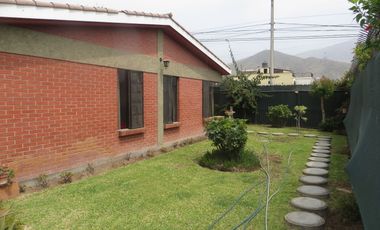 CASA DE UN SOLO PISO EN LA MOLINA: 650 M2, 4 DORM+ESCRIT, 3 BAÑ, $ 498,000