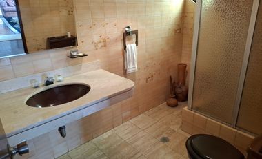 CASA DE UN SOLO PISO EN LA MOLINA: 650 M2, 4 DORM+ESCRIT, 3 BAÑ, $ 498,000