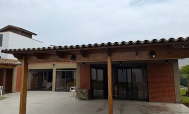 CASA DE UN SOLO PISO EN LA MOLINA: 650 M2, 4 DORM+ESCRIT, 3 BAÑ, $ 498,000